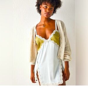 Free People Intimately NWT On the Rise Vneck Full Cup  Adjustable Tie Slip large